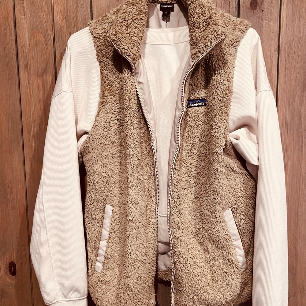 Patagonia Tan Fleece Vest - Picture 2 of 3